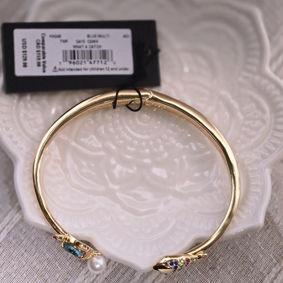 Kate Spade What a Catch Hinged Bangle Bracelet Blue Multi Crystals and Pearl NWT - Picture 2 of 4